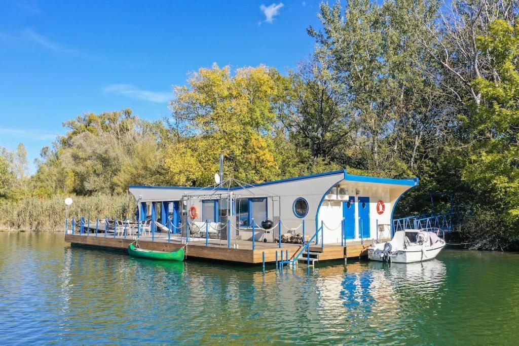 Ocarujuci Houseboat Na Dunaji Братислава Екстер'єр фото
