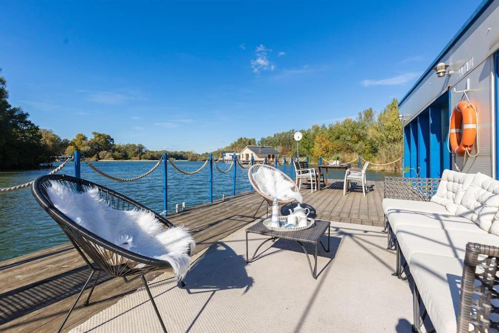 Ocarujuci Houseboat Na Dunaji Братислава Екстер'єр фото