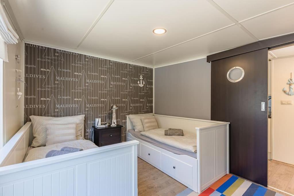 Ocarujuci Houseboat Na Dunaji Братислава Екстер'єр фото