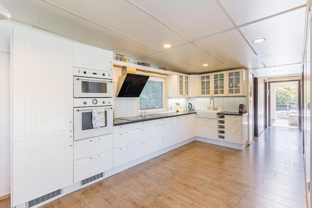 Ocarujuci Houseboat Na Dunaji Братислава Екстер'єр фото