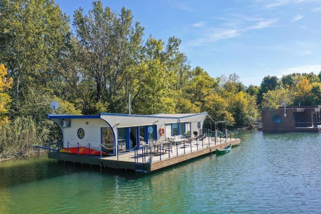 Ocarujuci Houseboat Na Dunaji Братислава Екстер'єр фото