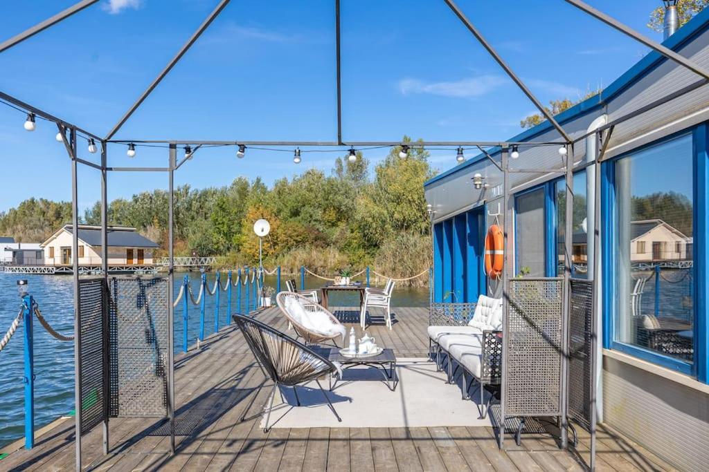 Ocarujuci Houseboat Na Dunaji Братислава Екстер'єр фото