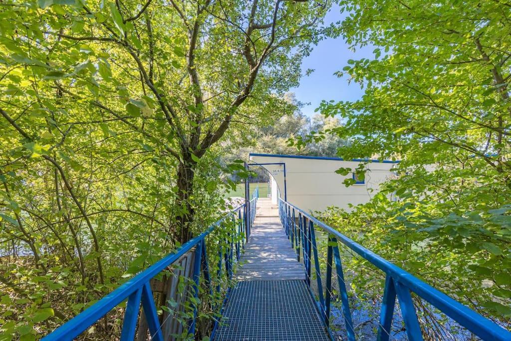 Ocarujuci Houseboat Na Dunaji Братислава Екстер'єр фото