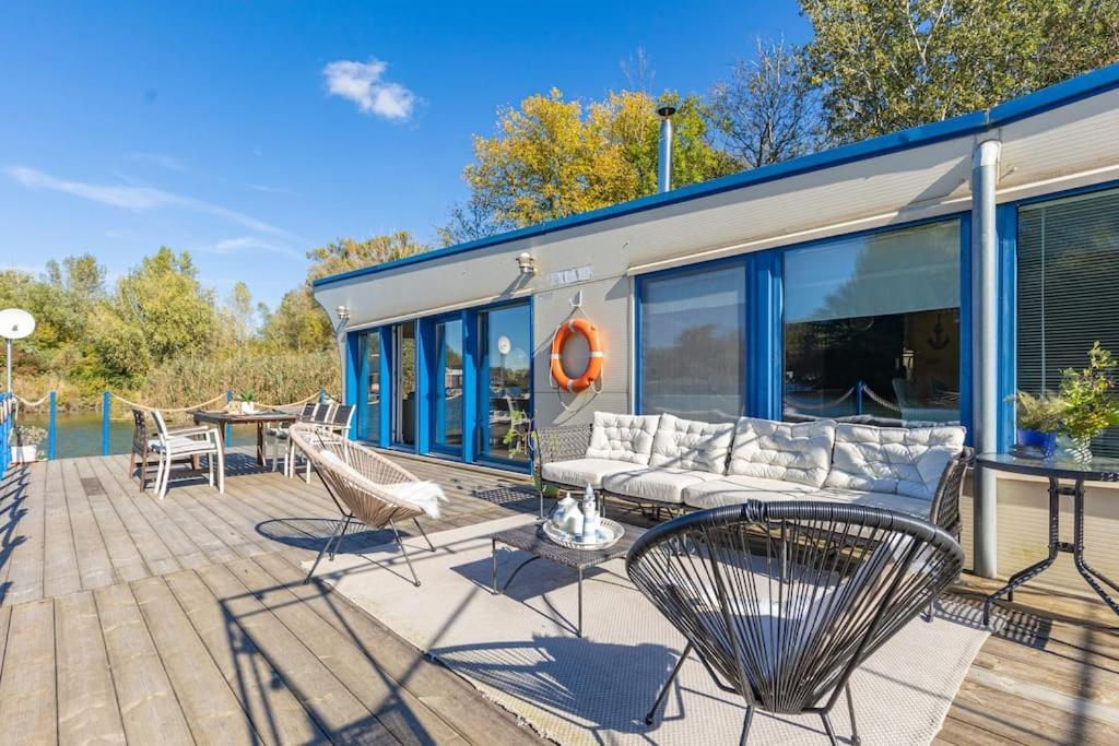 Ocarujuci Houseboat Na Dunaji Братислава Екстер'єр фото