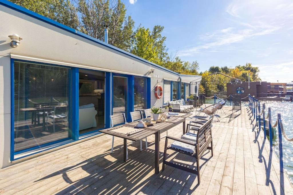Ocarujuci Houseboat Na Dunaji Братислава Екстер'єр фото