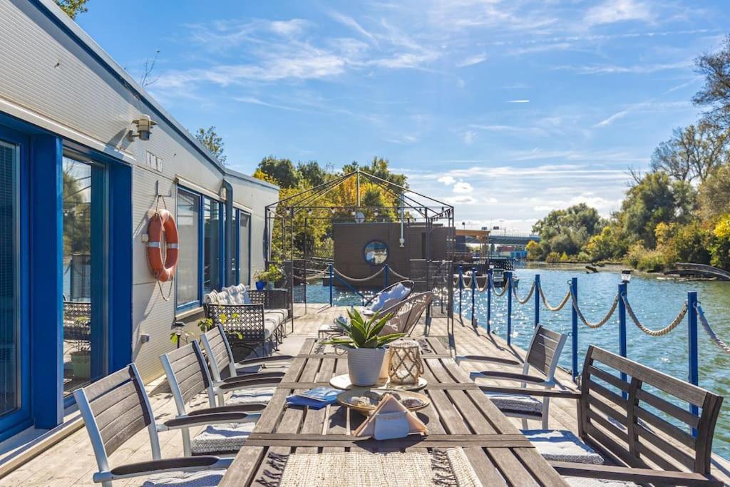 Ocarujuci Houseboat Na Dunaji Братислава Екстер'єр фото