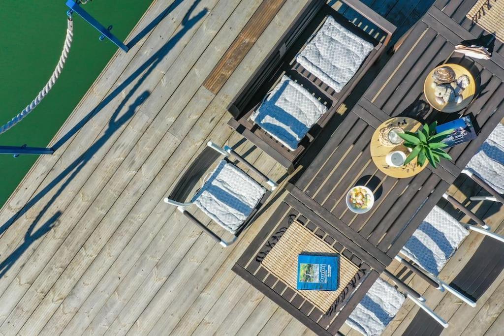 Ocarujuci Houseboat Na Dunaji Братислава Екстер'єр фото