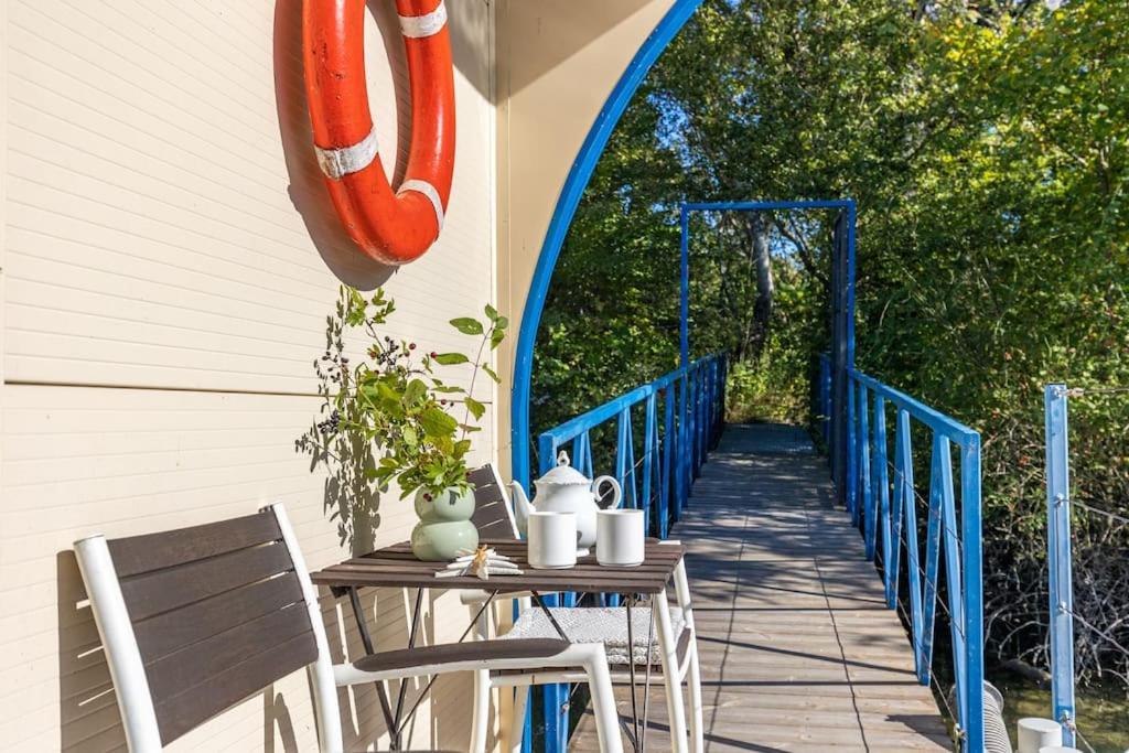 Ocarujuci Houseboat Na Dunaji Братислава Екстер'єр фото